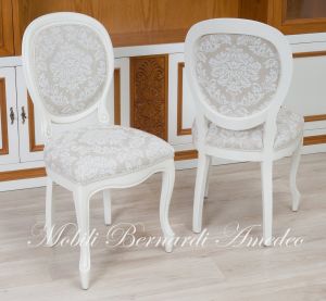 Sedia in stile classico Luigi Filippo colore bianco imbottita e rivestita con tessuto damascato